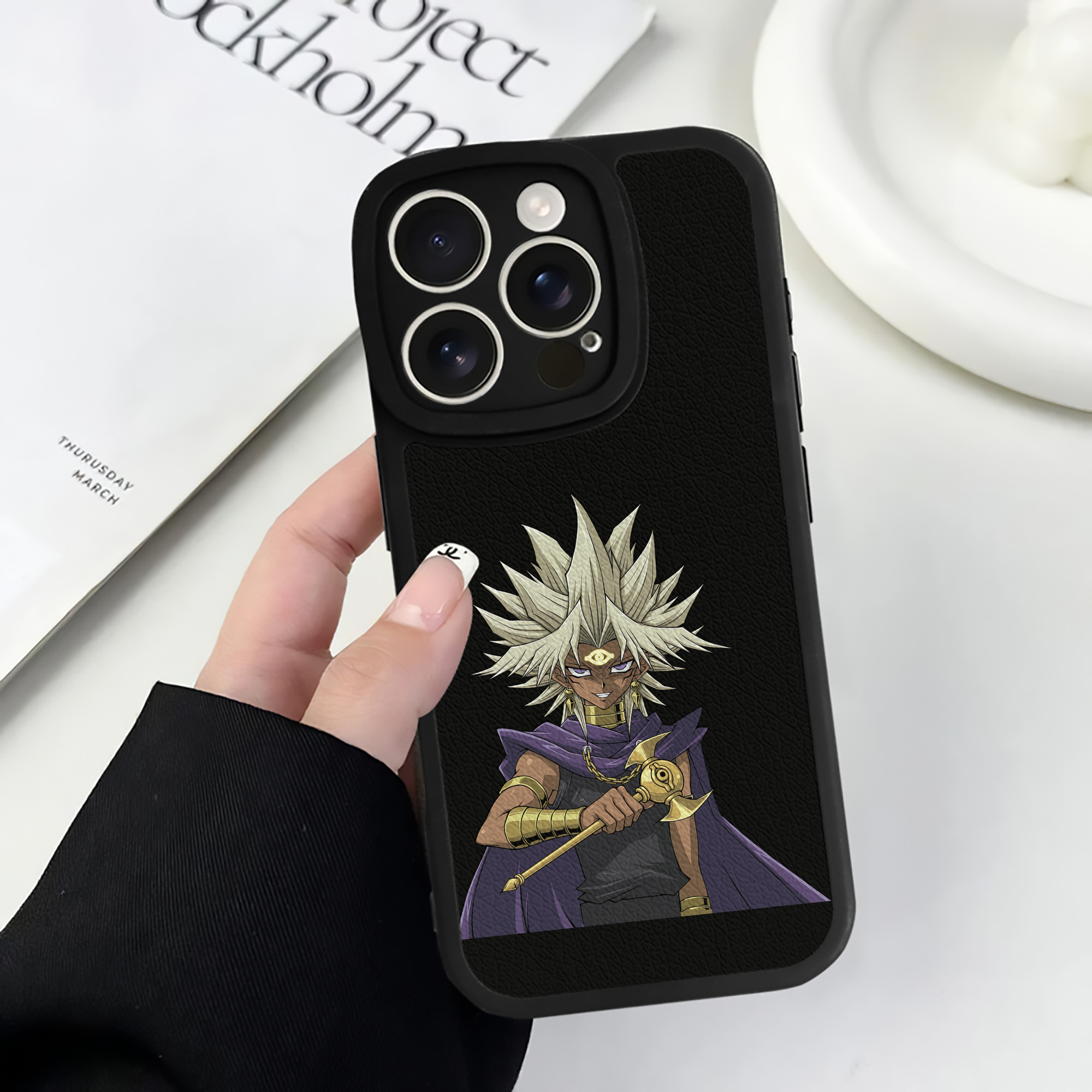 （画像用） 遊☆戯☆王 Yu-Gi-Oh! 【iPhone 16シリーズ対応】シリコンスマホケース（レザー調） 材質：シリコン
